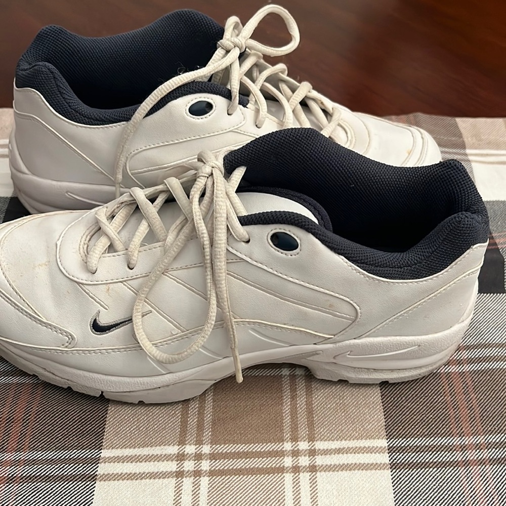 White Nike golf retro shoes